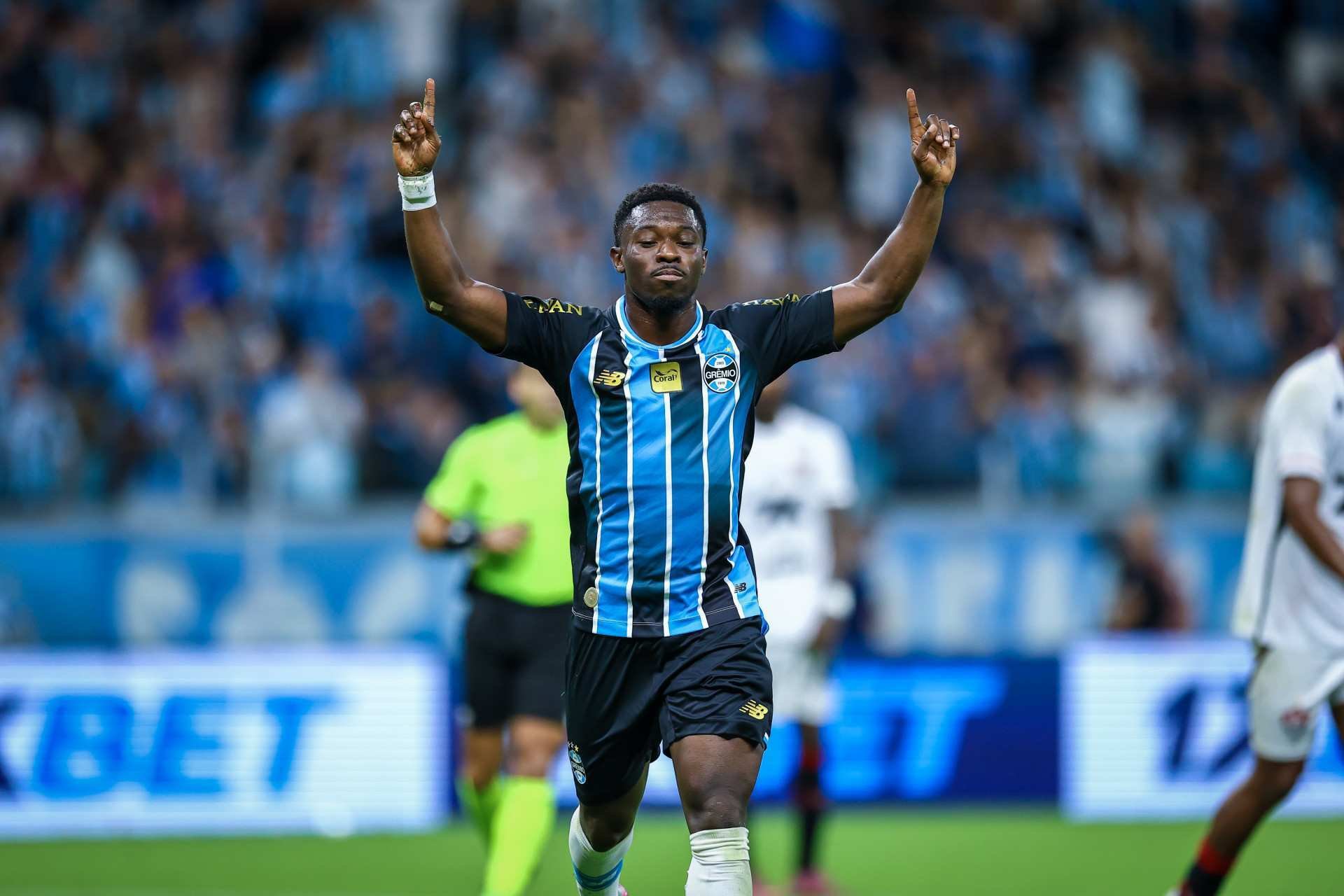 Gr&ecirc;mio vence o Vit&oacute;ria na Arena em noite de estreia e les&atilde;o de Marlon