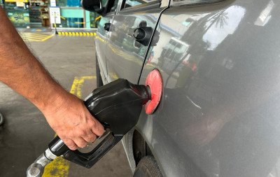 Gasolina com mais etanol é aprovada e pode baixar preço para o consumidor