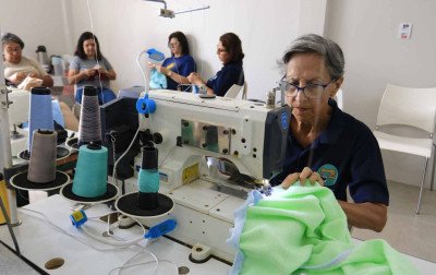 Projeto "CosturAção" confecciona e doa kits de maternidade em Canoas e região