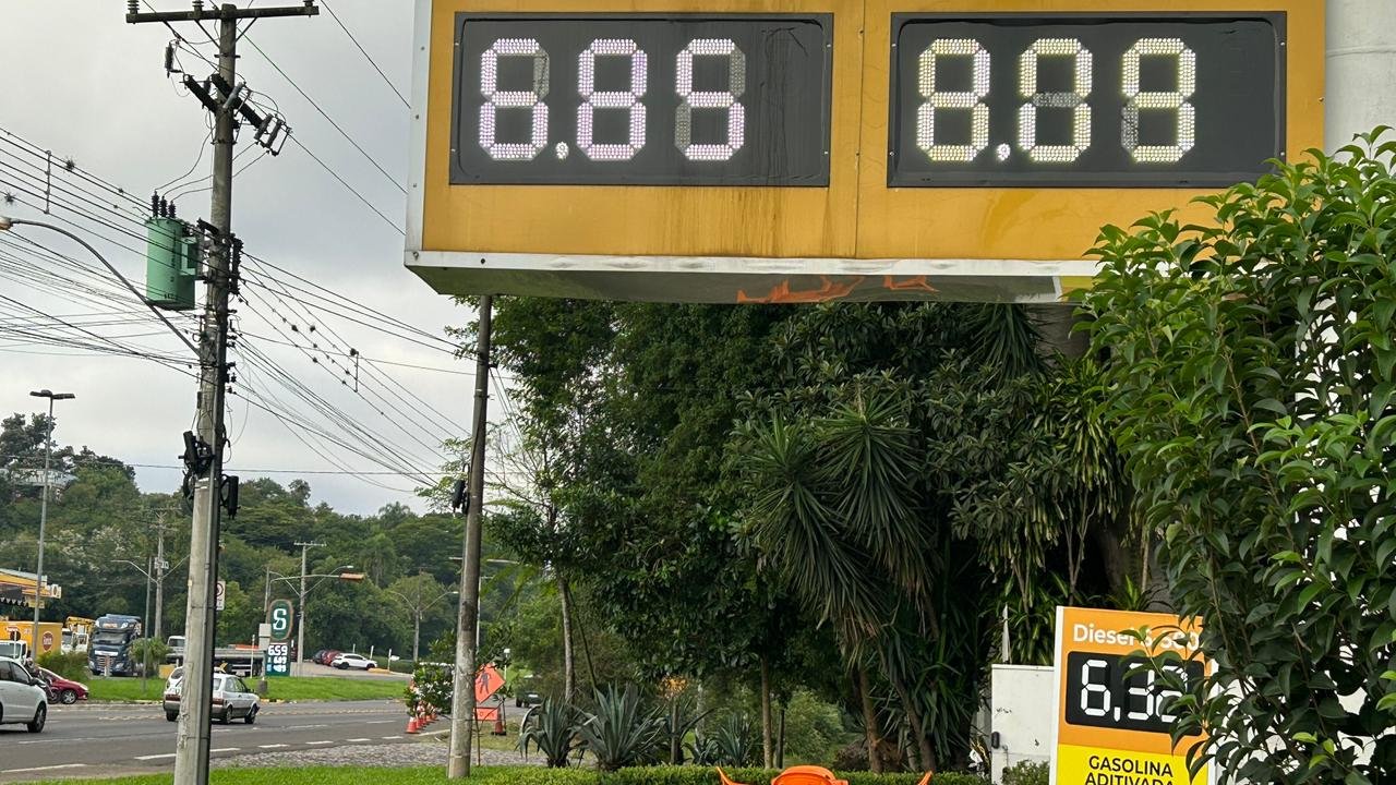 VÍDEO: Gasolina já passa de R$ 6,85 em postos do Vale do Sinos nesta sexta-feira