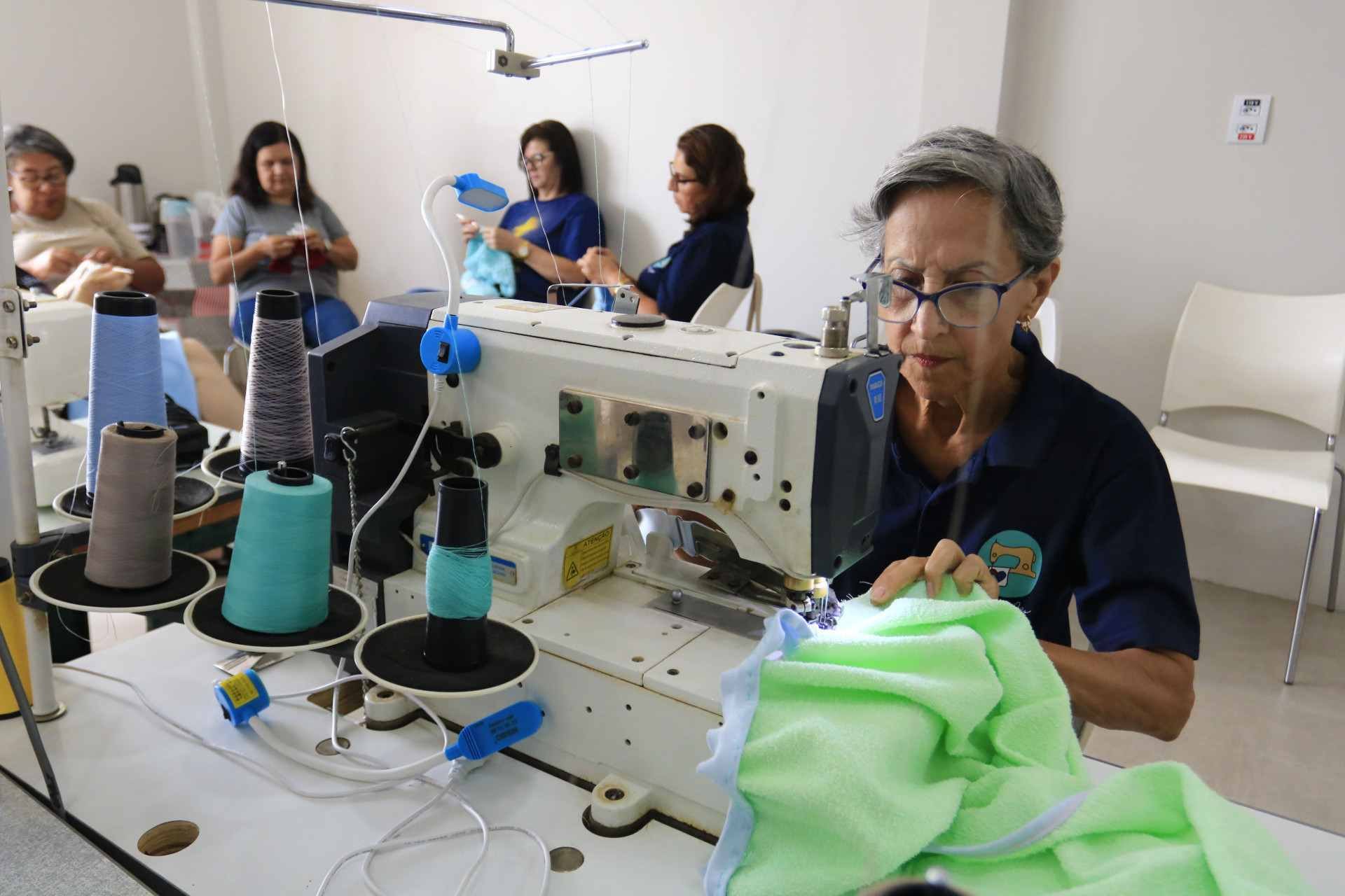 Projeto “CosturAção” confecciona e doa kits de maternidade em Canoas e região