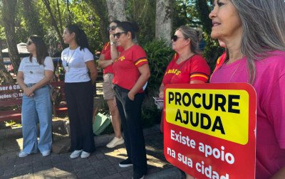 MULHERES NA ESQUINA: Diálogo e divulgação dos canais de denúncia marcam ato em defesa das mulheres em Igrejinha