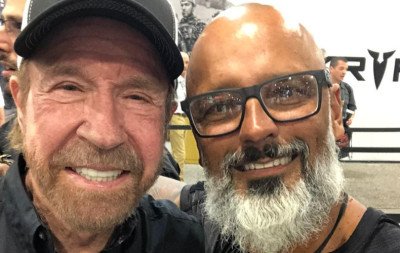 "Foi um herói da infância" conta morador de Canoas que conheceu Chuck Norris
