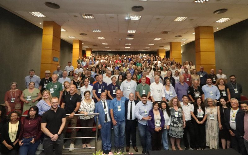 Renovação de 65% das lideranças marca Encontro de Presidentes das Apaes do RS em Porto Alegre | abc+