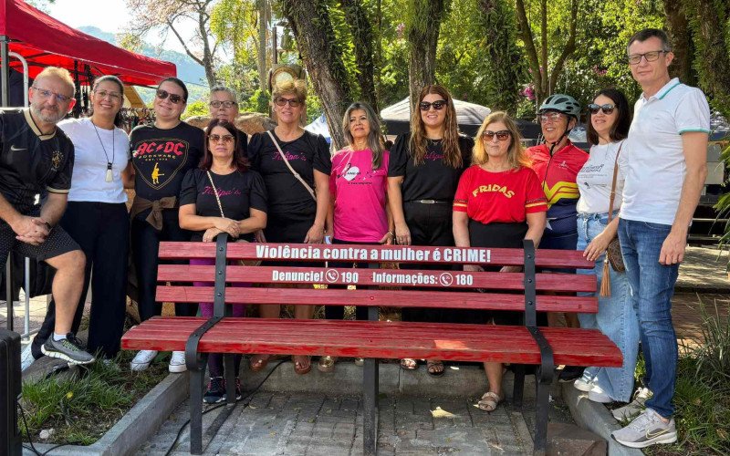 Entrega do banco vermelho | abc+