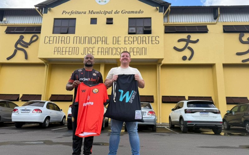 Campeões da 1ª Divisão de Futsal Topper de Gramado recebem premiação