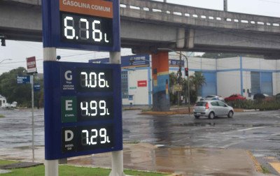 "A gente acaba apertando as coisas em casa": Motoristas comentam preço alto da gasolina e diesel