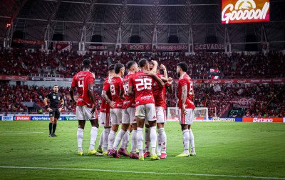 Inter vence a Chapecoense e se afasta da zona de rebaixamento
