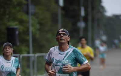 Atletas desfilam sa&uacute;de e alegria na Unimed Day Run