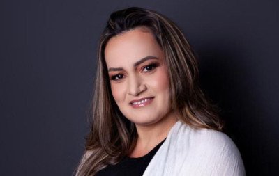 "Se foi uma pessoa maravilhosa": Familiares se despedem da mulher morta com tiro pela madrasta