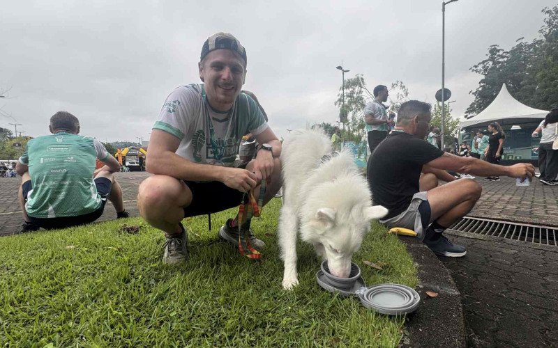 Gabriel Willers com o cão Alasca | abc+