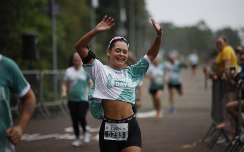 Atletas desfilam sa&uacute;de e alegria na Unimed Day Run