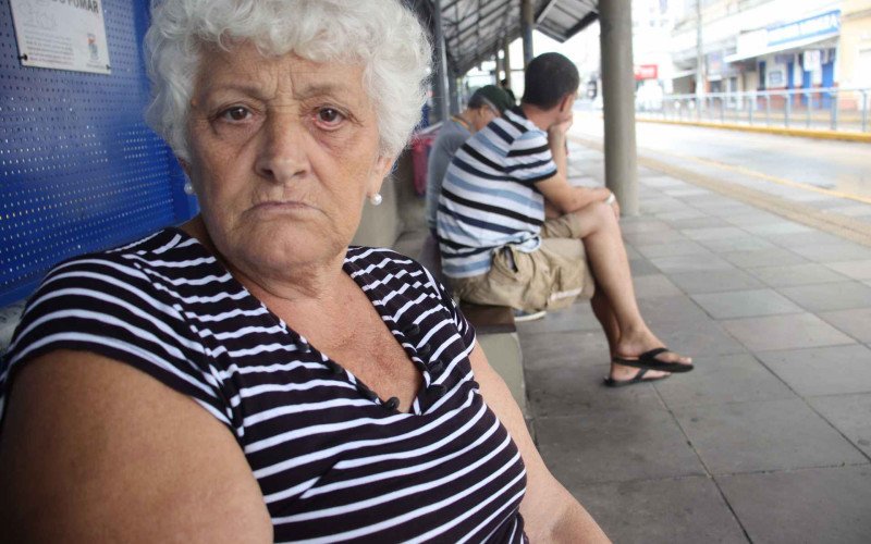 Maria notou que o tempo de espera nos pontos de ônibus aumentou em Novo Hamburgo