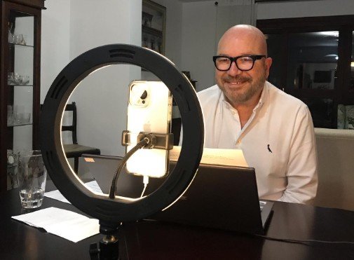 Longe do consultório, Paulo Zubaran fazia sucesso nas redes sociais com lives publicadas semanalmente | abc+