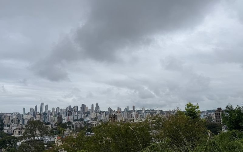Frente fria e baixa pressão: O que esperar do tempo no RS após ciclone