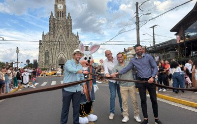Páscoa em Canela abre com Desfile Encantado; programação terá 45 atrações em um mês