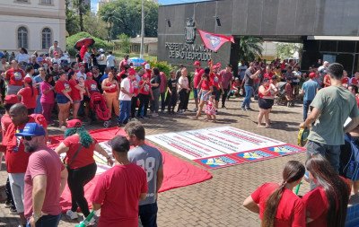 "Vamos chegar em mais um inverno sem proteção": moradias e alagamentos são temas de protesto em São Leopoldo