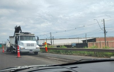 BR-116: semana começa com obras e bloqueio parcial causando trânsito lento no trecho de São Leopoldo