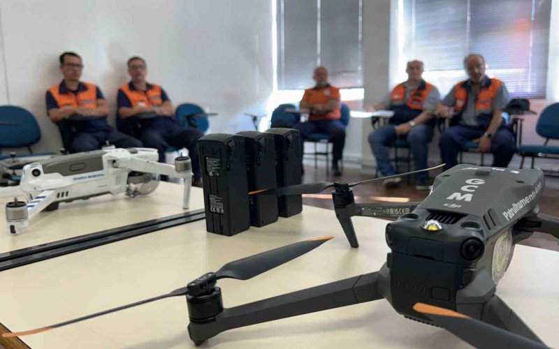 Agentes de Defesa Civil do Vale do Sinos aprendem a operar drones durante capacitação em Novo Hamburgo