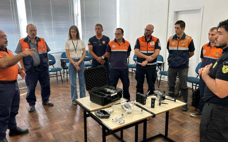 Agentes de Defesa Civil do Vale do Sinos aprendem a operar drones durante capacitação em Novo Hamburgo