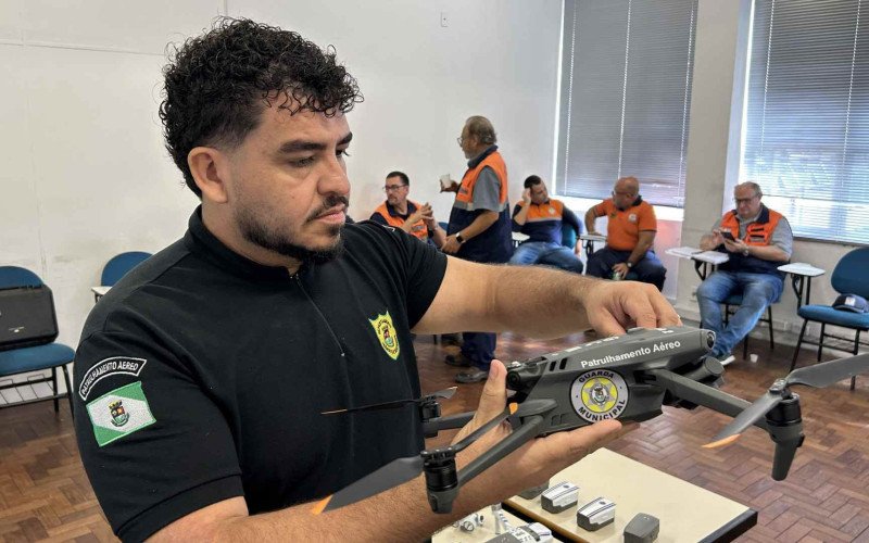 Agentes de Defesa Civil do Vale do Sinos aprendem a operar drones durante capacitação em Novo Hamburgo
