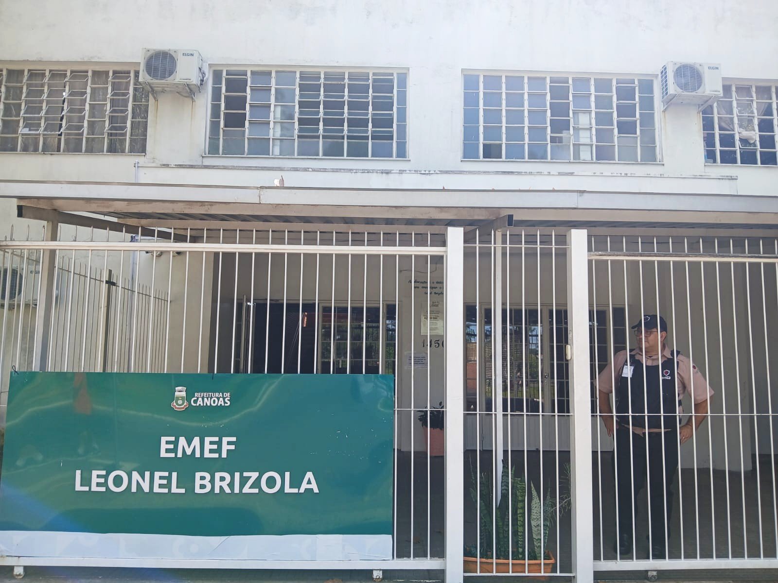 &ldquo;Agora resolveram arrumar um guarda&rdquo;: Prefeitura de Canoas refor&ccedil;a seguran&ccedil;a na Escola Leonel Brizola