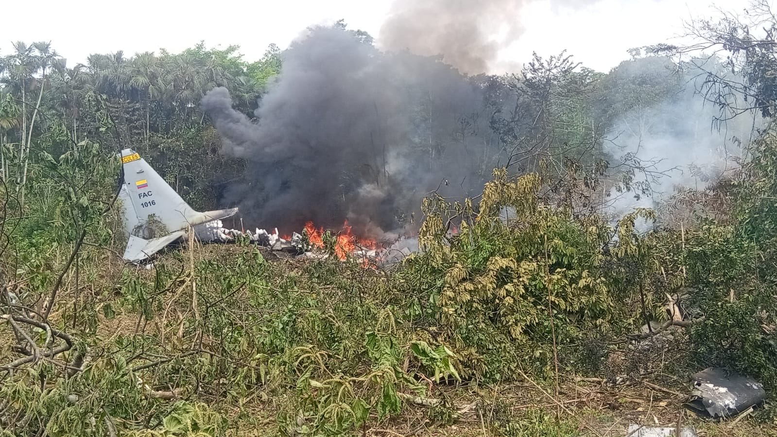 Queda de avião deixa pelo menos 77 feridos e um morto na Colômbia