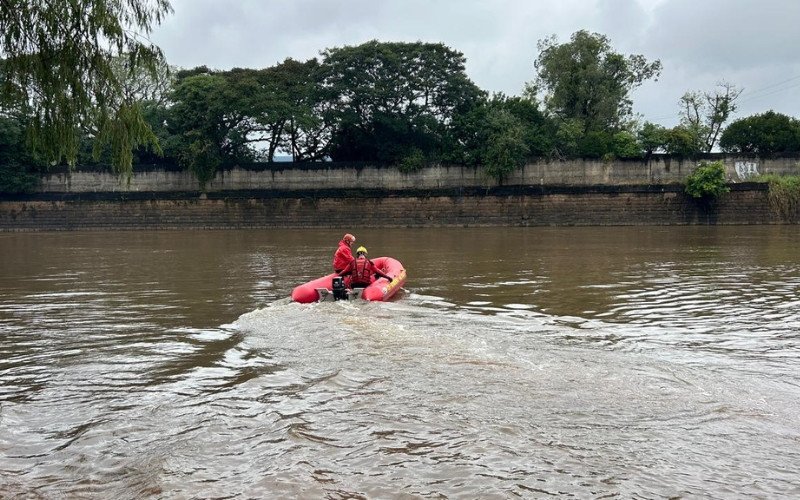 Corpo foi encontrado sem cabeça no Rio do Sinos, em São Leopoldo