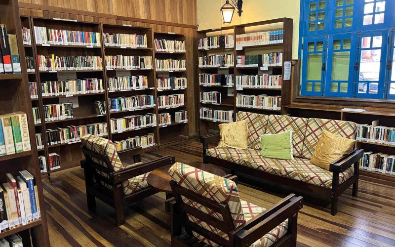 Biblioteca Cyro Martins integra programação internacional e realiza doação de livros à comunidade