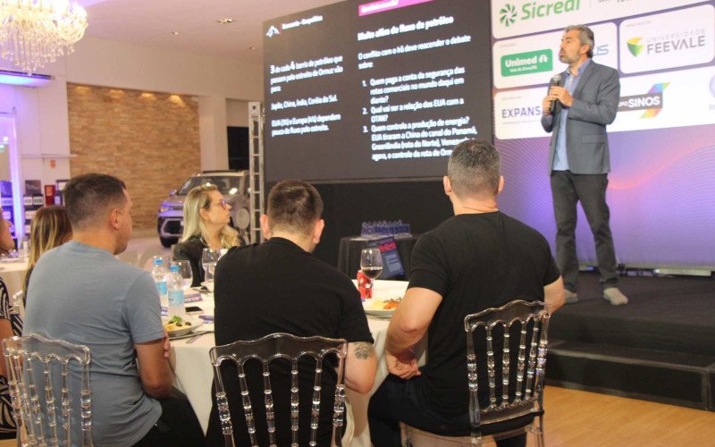 Morais durante palestra no evento da ACI | abc+