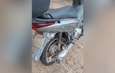 Fio solto na rua fere dois motociclistas em Novo Hamburgo