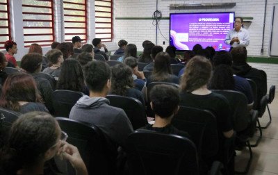 "Tem que saber dizer não": projeto OAB Vai à Escola é apresentado para estudantes de Canoas