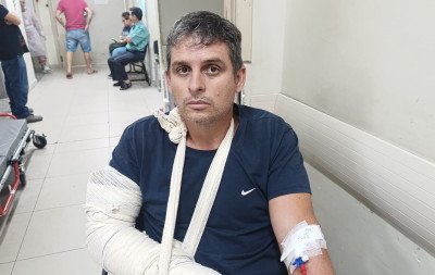 Motociclista fratura os dois braços em acidente com fio solto em Novo Hamburgo