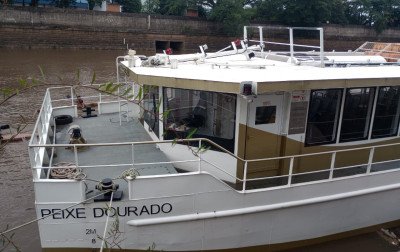 Peixe Dourado: Barco-escola de R$ 10 milhões pode virar "ferro velho"; entenda a situação da embarcação no Rio dos Sinos
