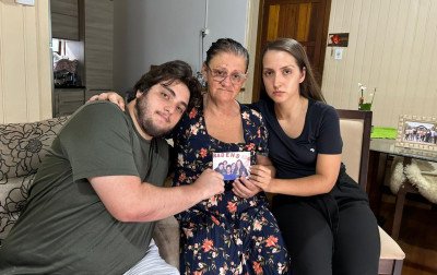 "Morreu defendendo o pai dela": Filho que presenciou assassinato da mãe conta crime cometido por idosa; veja vídeo