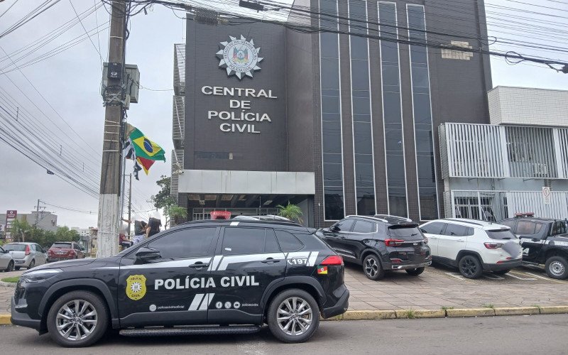 Movimentação foi grande, na tarde desta quarta-feira (25), na Central de Polícia, em Canoas | abc+