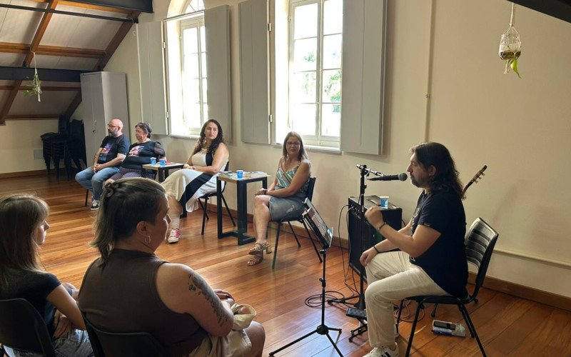 Sarau em homenagem ao Dia Mundial da Poesia ocorreu no Espaço Cultural Casa Vidal no sábado passado | abc+