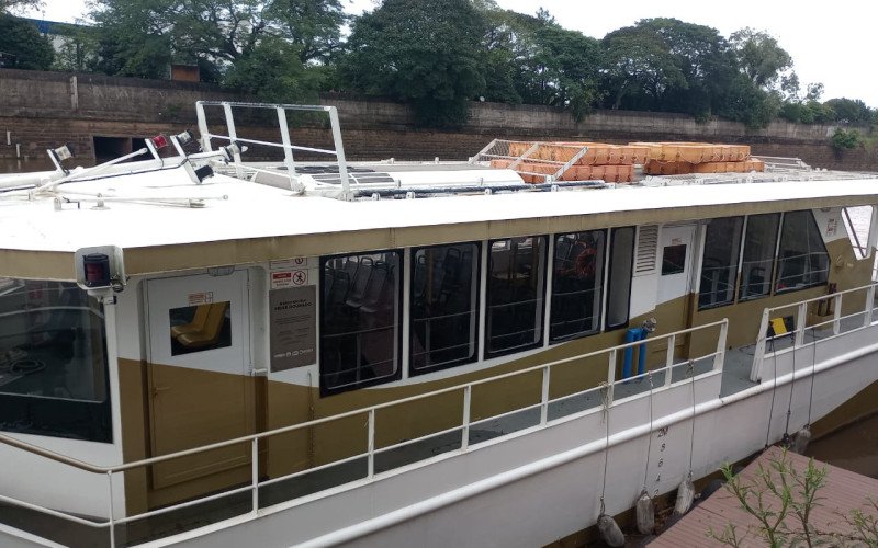 Prefeitura segue estudando um destino para o Barco-Escola Peixe Dourado
