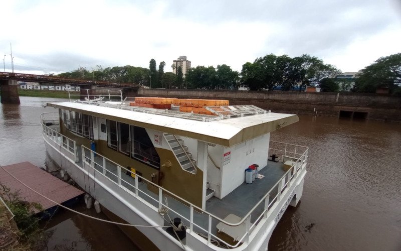 Embarcação segue atracada no píer do Museu do Rio