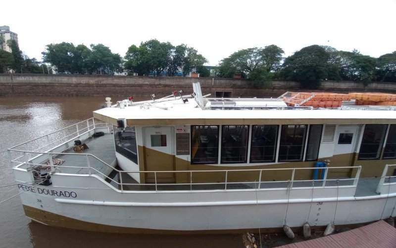 Prefeitura segue estudando um destino para o Barco-Escola Peixe Dourado
