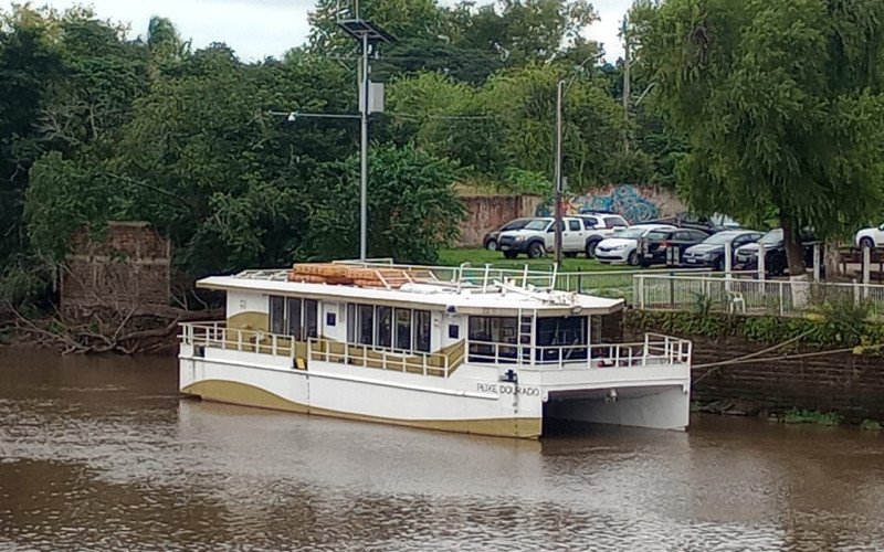 Prefeitura segue estudando um destino para o Barco-Escola Peixe Dourado
