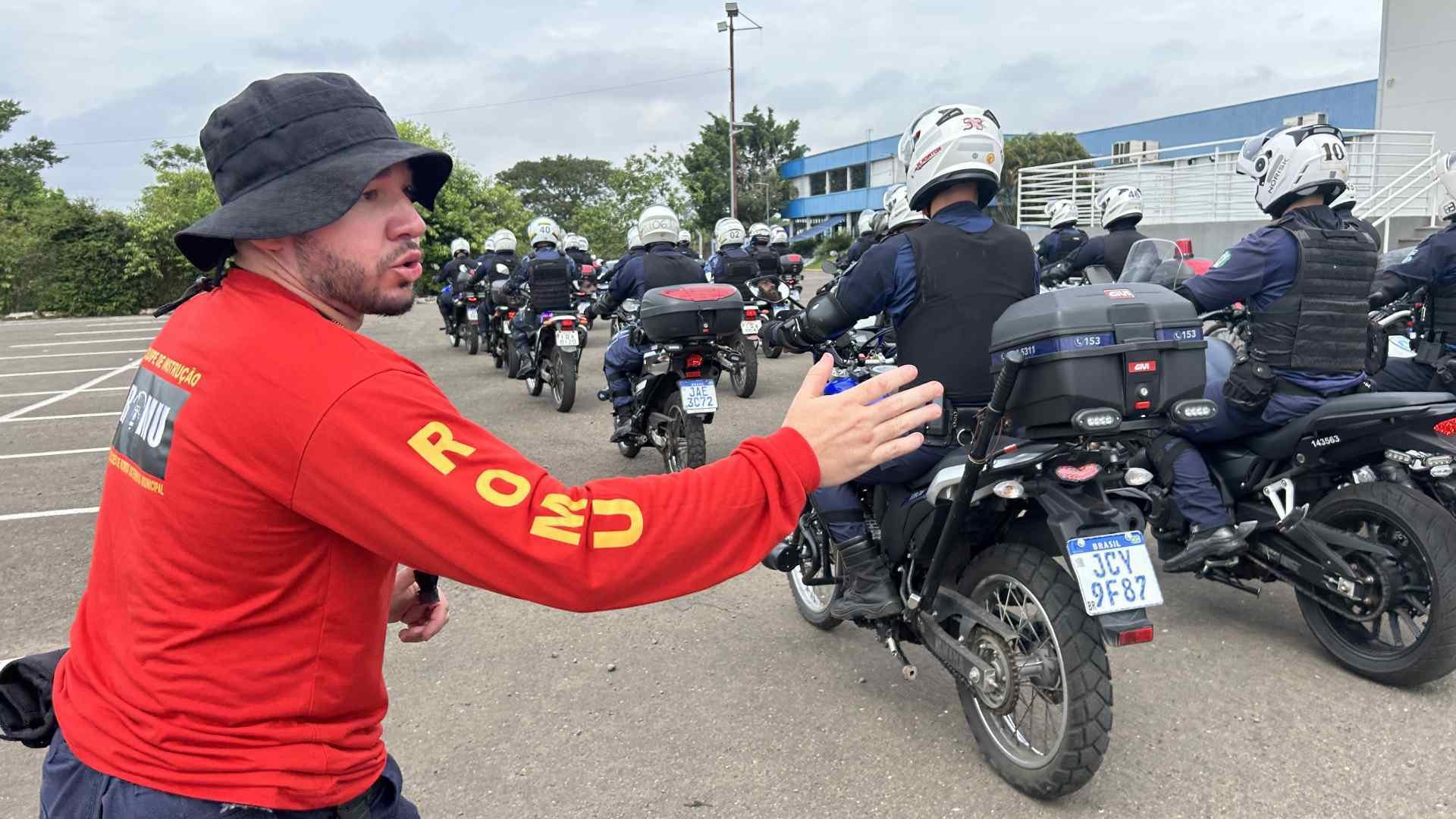 Curso de formação para policiamento com motos reúne agentes de diversas cidades do RS e até de Santa Catarina em Novo Hamburgo