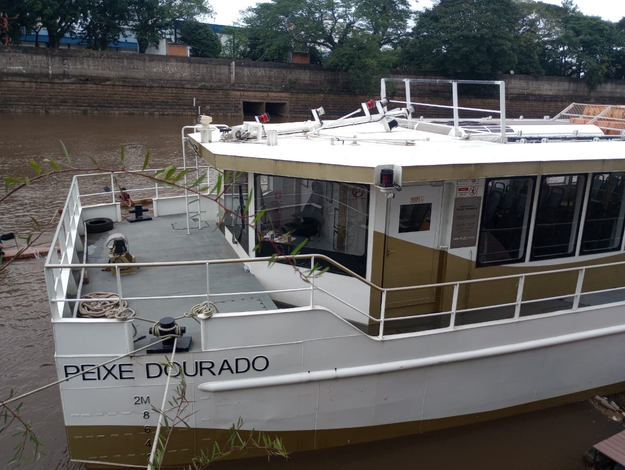 Peixe Dourado: Barco-escola de R$ 10 milhões pode virar “ferro velho”; entenda a situação da embarcação no Rio dos Sinos