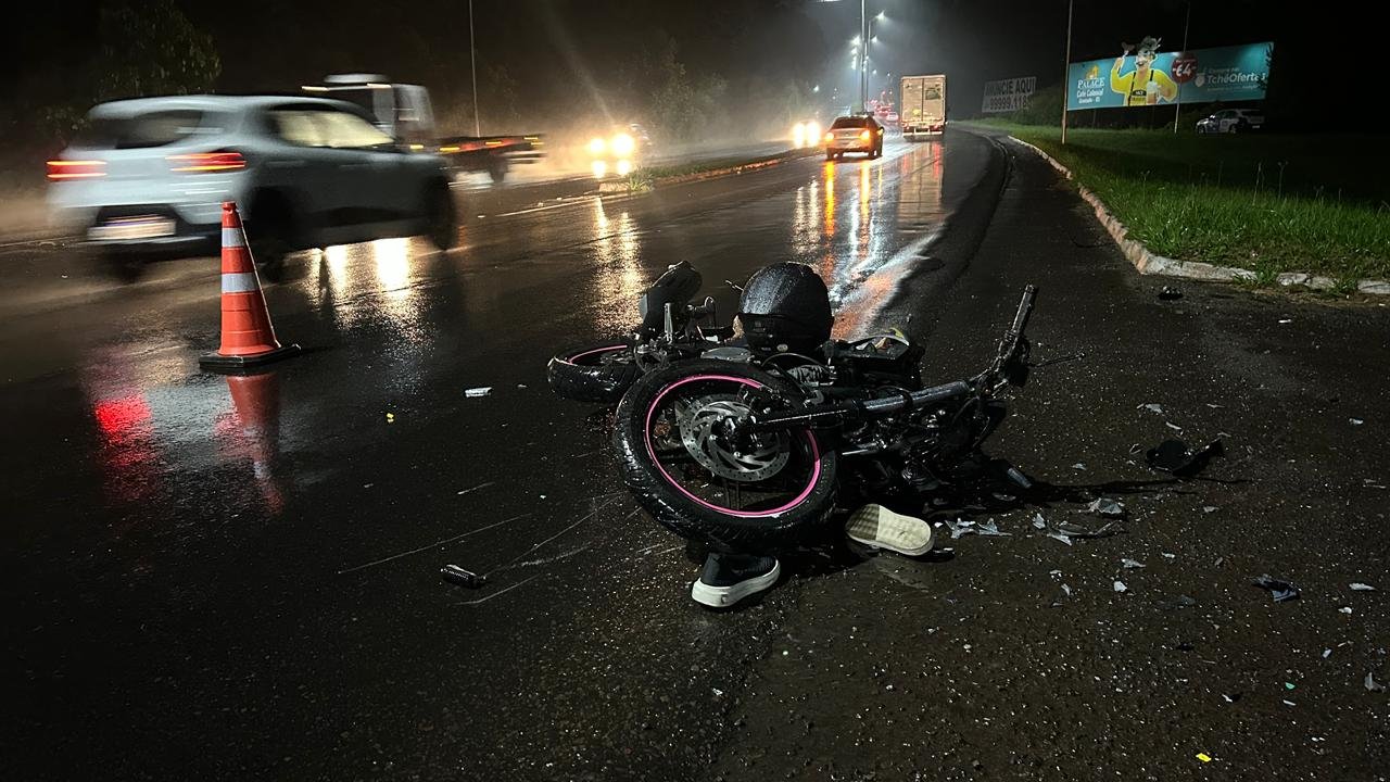 RS-239: Tentativa de retorno termina em acidente com carro e moto em Campo Bom