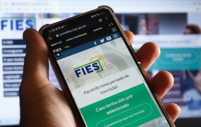 "Está comprometendo a minha renda": Endividados do Fies apontam acesso desigual a renegociações