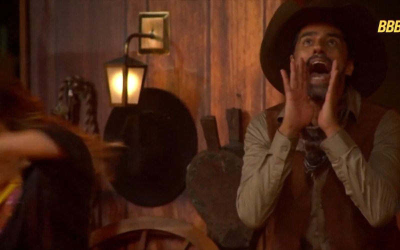 Ana Paula chega na festa após cumprir desafio em 1 hora e tem atrito com Alberto Cowboy no BBB 26 | abc+