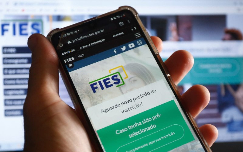Beneficiários seguem com dificuldades para pagar o Fies | abc+