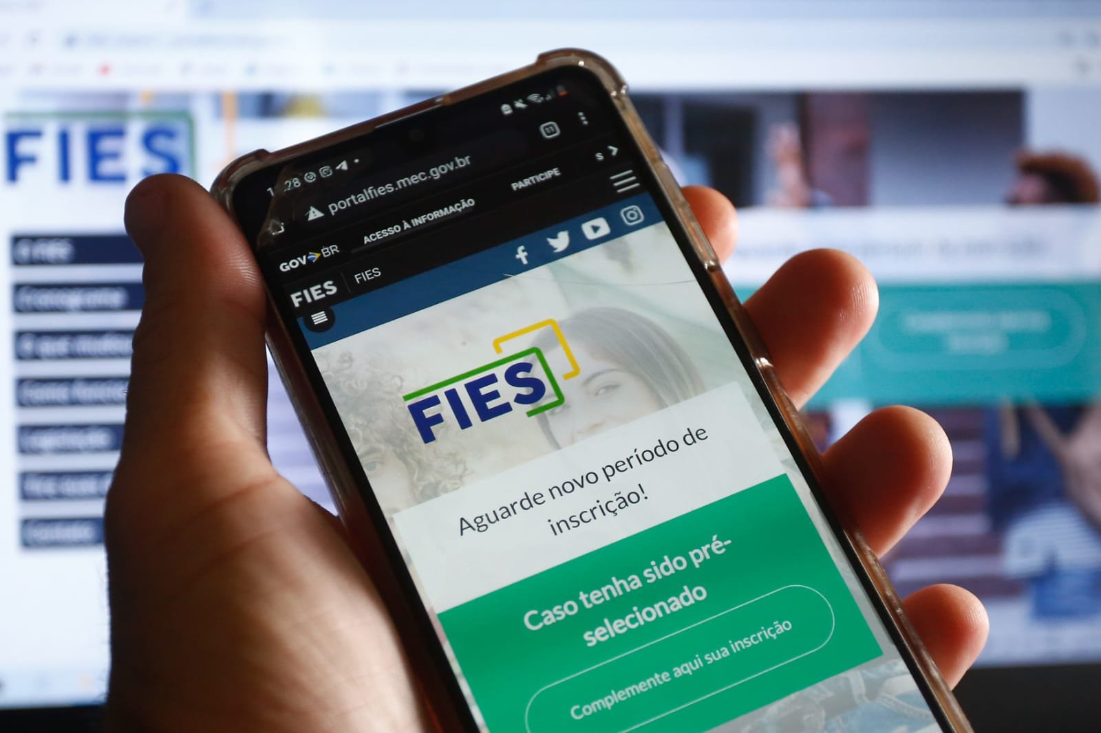 “Está comprometendo a minha renda”: Endividados do Fies apontam acesso desigual a renegociações
