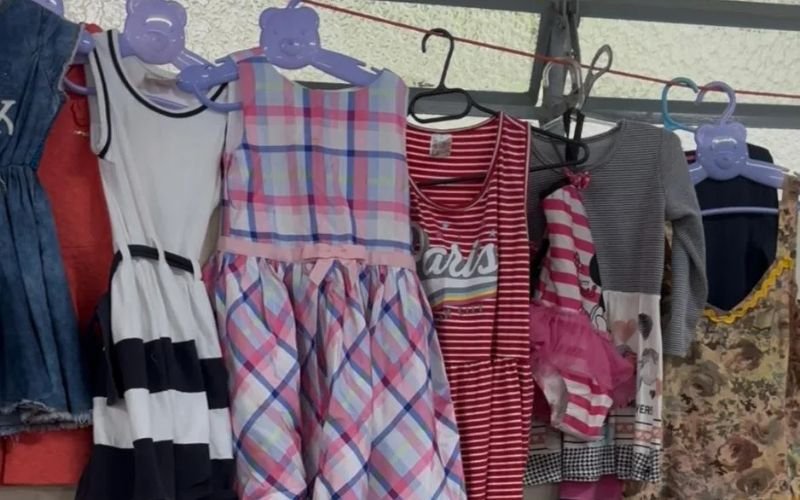 Todas as pe&ccedil;as a 5 reais: Brech&oacute; Solid&aacute;rio da Capela S&atilde;o Miguel ocorre nesta quinta-feira e s&aacute;bado