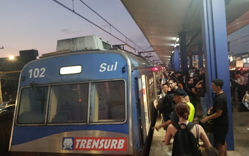 Problemas em trem causam paralisação em estação de Canoas | abc+